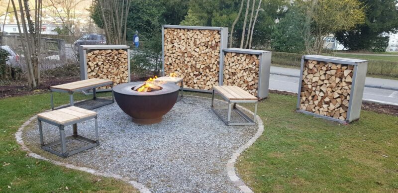Sichtschutz mit Holz gefüllt
